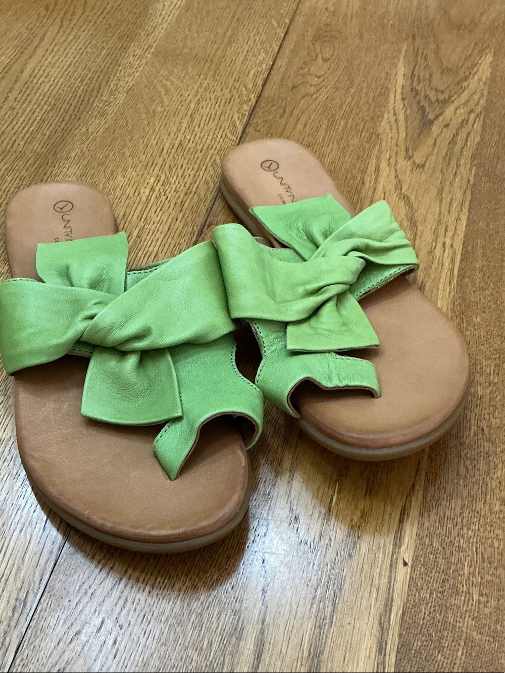 Woman’s Unity in Diversity green knot slide sandals. Size 37. Leather. Like new!
